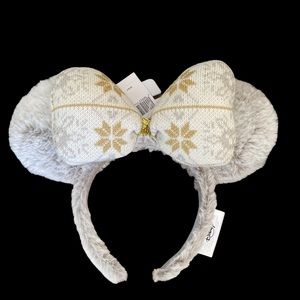 NWT DISNEY PARKS HOLIDAY SWEATER EARS